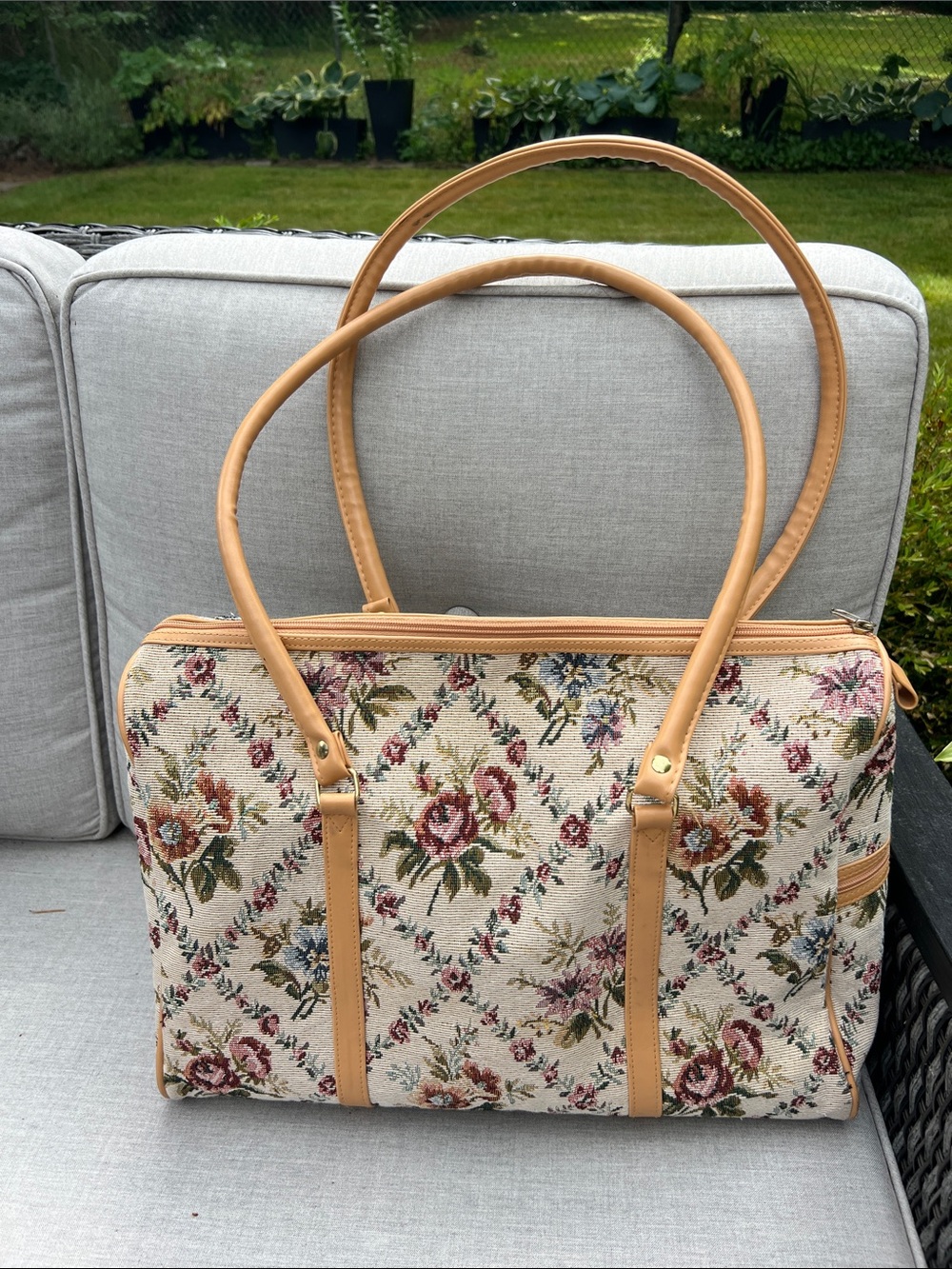 Vintage Floral Tapestry Shoulder Bag with Tan Trim (unbranded).